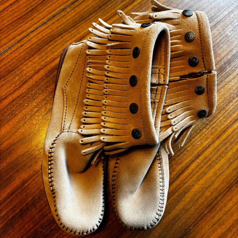 Minnetonka Suede Moccasins EUC